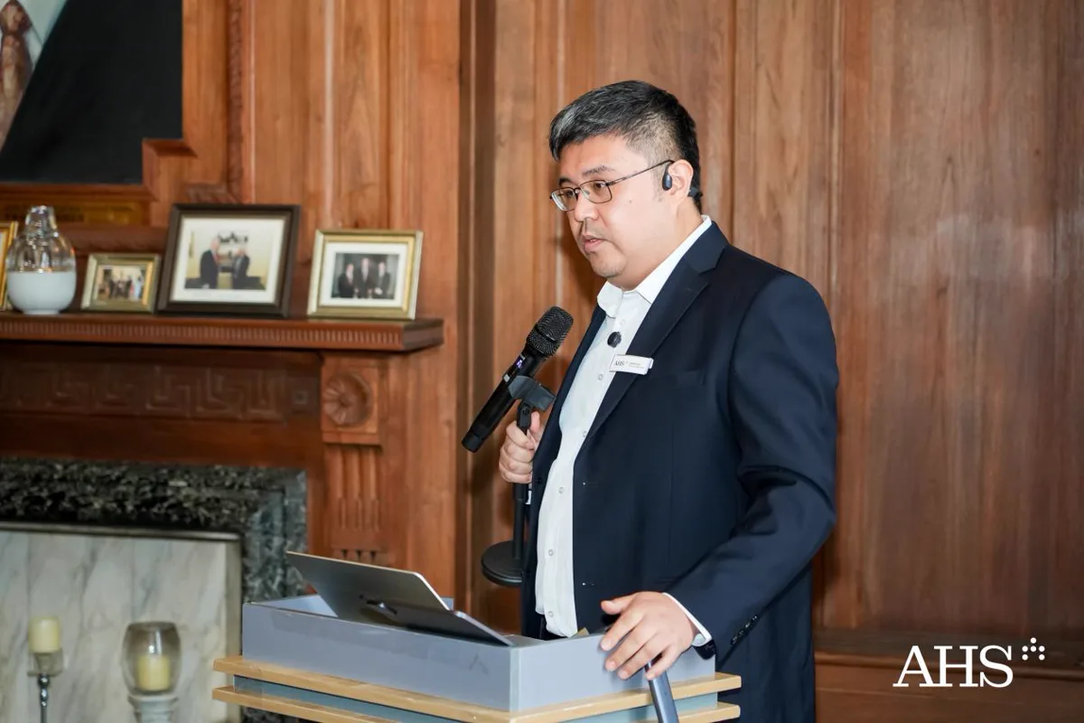 Un representante de AHS presenta aplicaciones y práctica de ingeniería